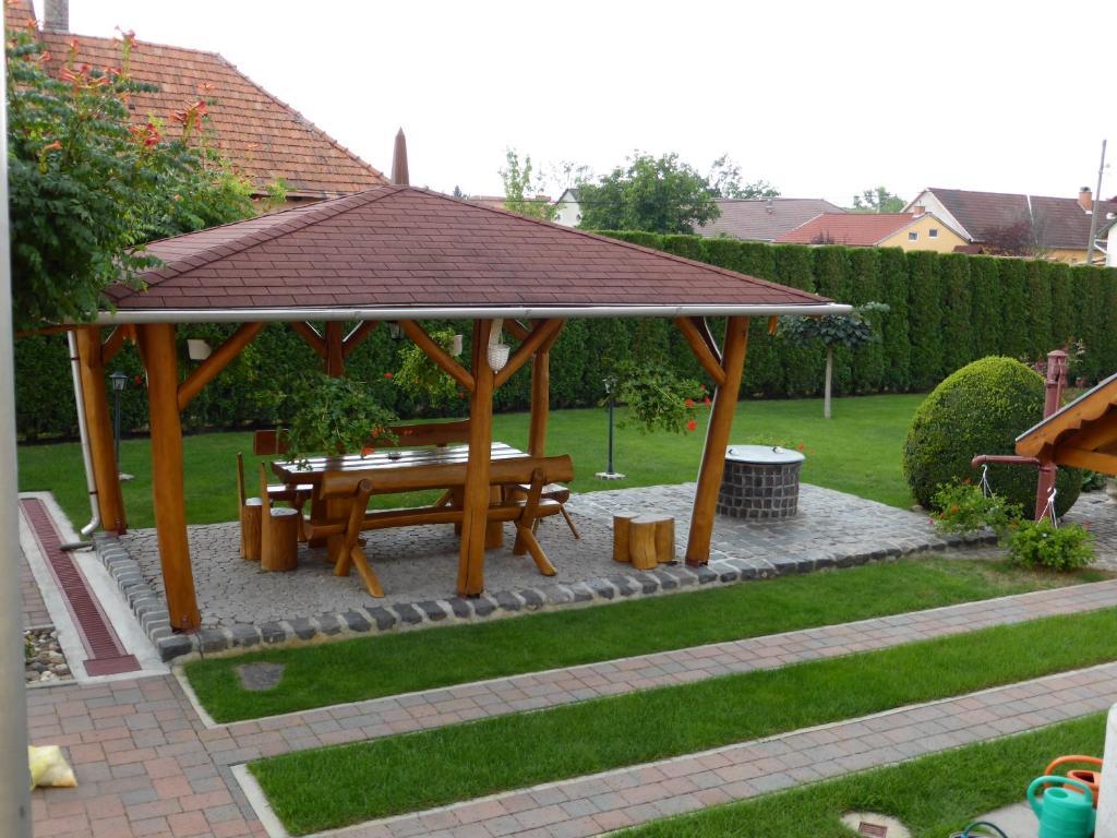 Napfeny Apartman Es Vendeghaz Egerszalok Exterior photo