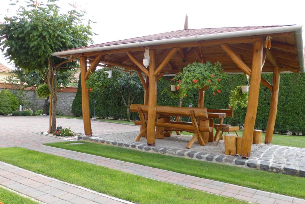 Napfeny Apartman Es Vendeghaz Egerszalok Exterior photo