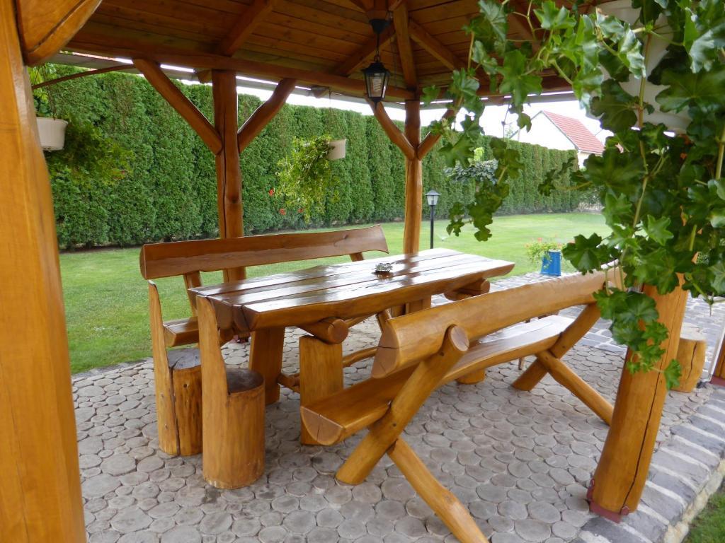 Napfeny Apartman Es Vendeghaz Egerszalok Exterior photo