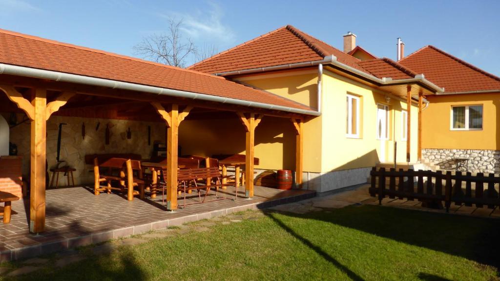 Napfeny Apartman Es Vendeghaz Egerszalok Exterior photo
