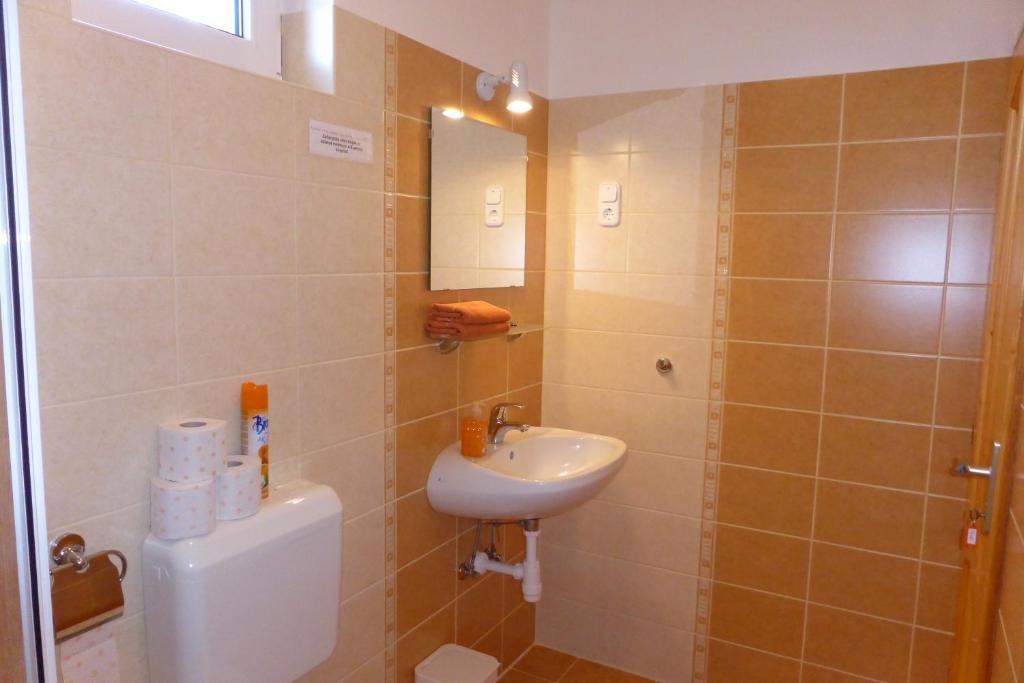 Napfeny Apartman Es Vendeghaz Egerszalok Room photo